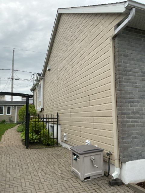 Façade de la propriété 2866-33-8665