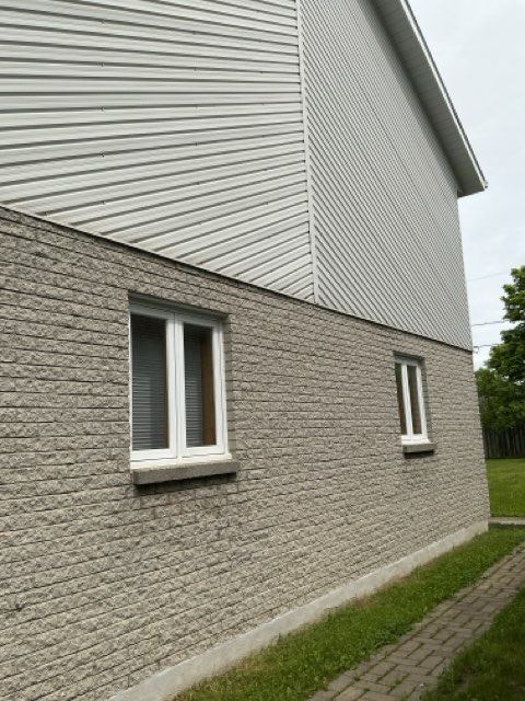 Façade de la propriété 2966-63-0380